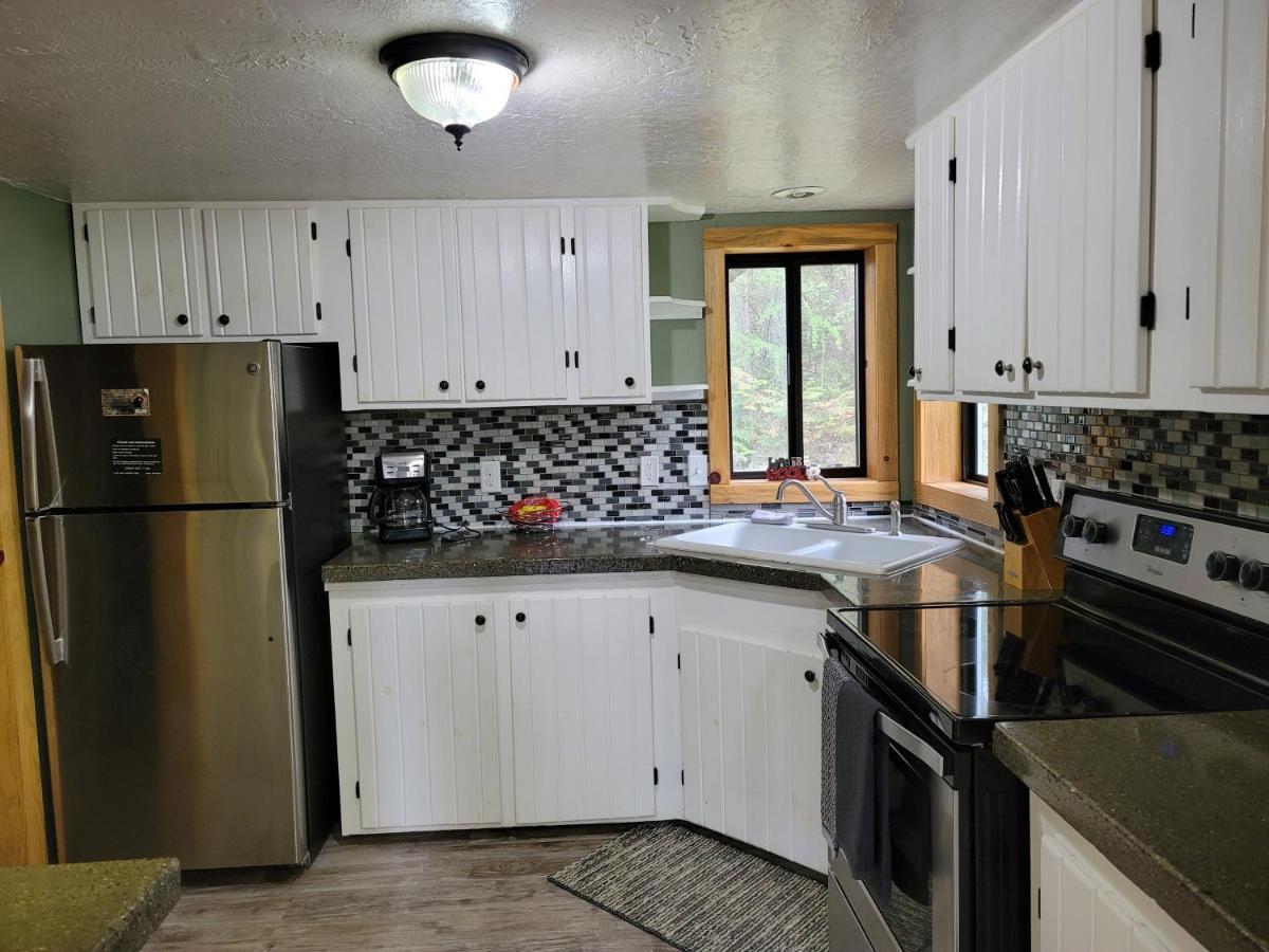 Riverfront Motel & Cabins Thompson Falls ภายนอก รูปภาพ