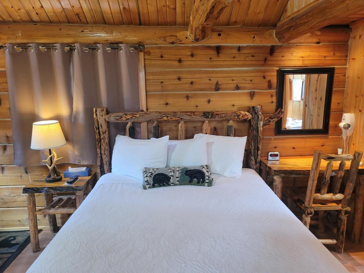 Riverfront Motel & Cabins Thompson Falls ภายนอก รูปภาพ