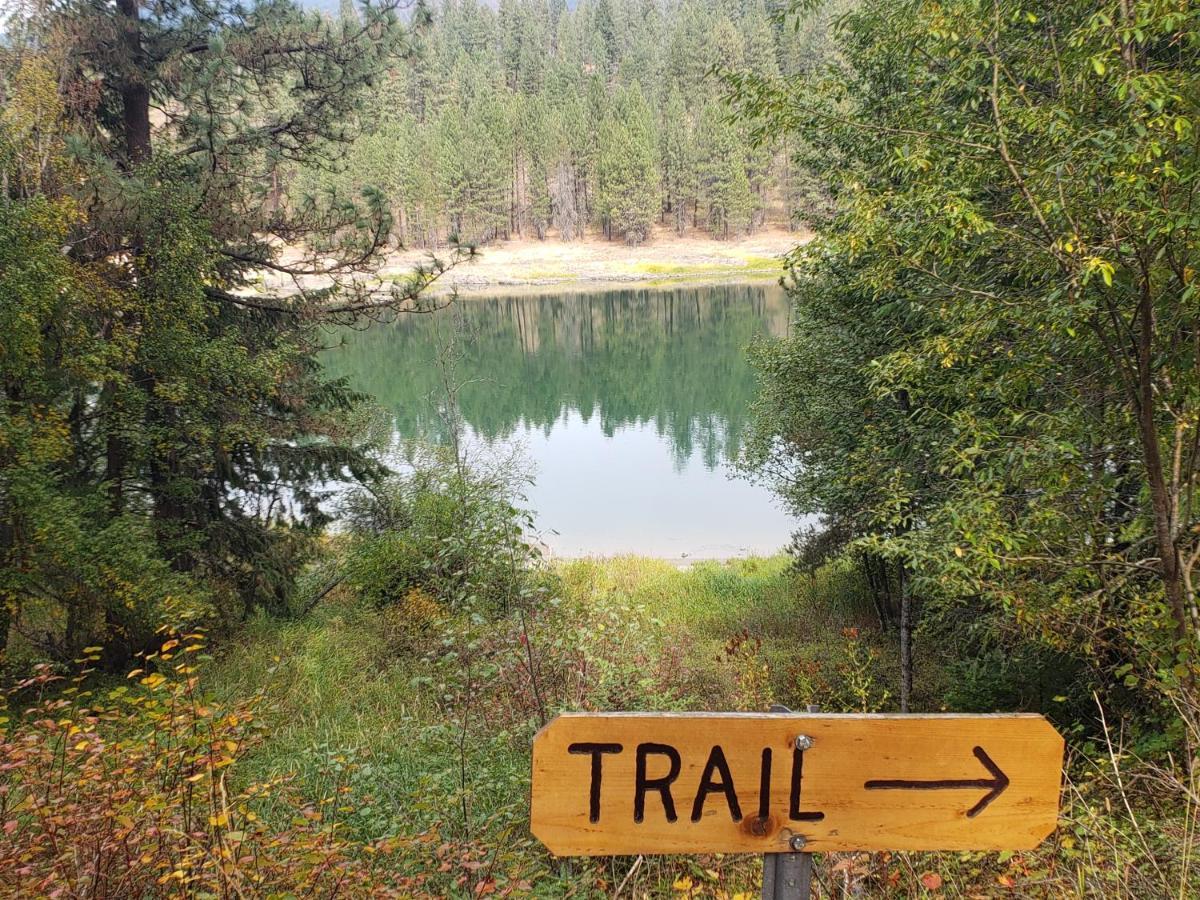 Riverfront Motel & Cabins Thompson Falls ภายนอก รูปภาพ