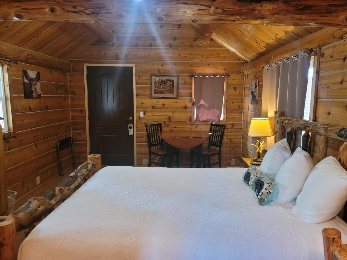 Riverfront Motel & Cabins Thompson Falls ภายนอก รูปภาพ