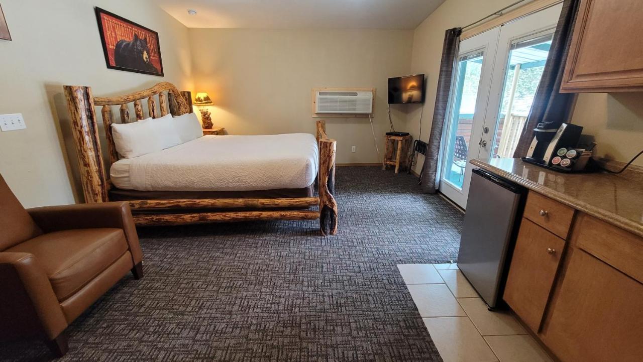 Riverfront Motel & Cabins Thompson Falls ภายนอก รูปภาพ