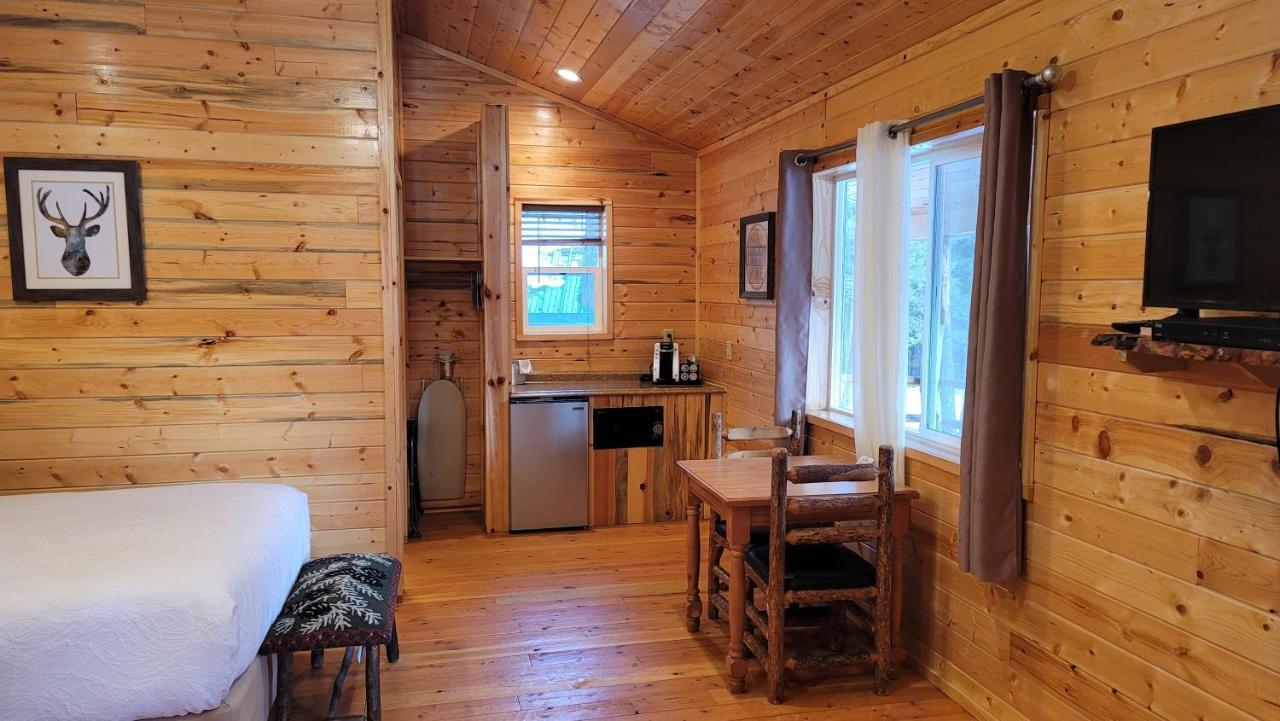 Riverfront Motel & Cabins Thompson Falls ภายนอก รูปภาพ