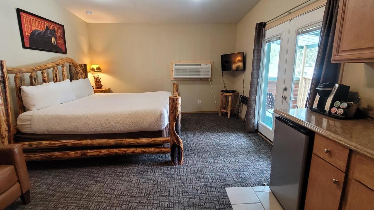 Riverfront Motel & Cabins Thompson Falls ภายนอก รูปภาพ