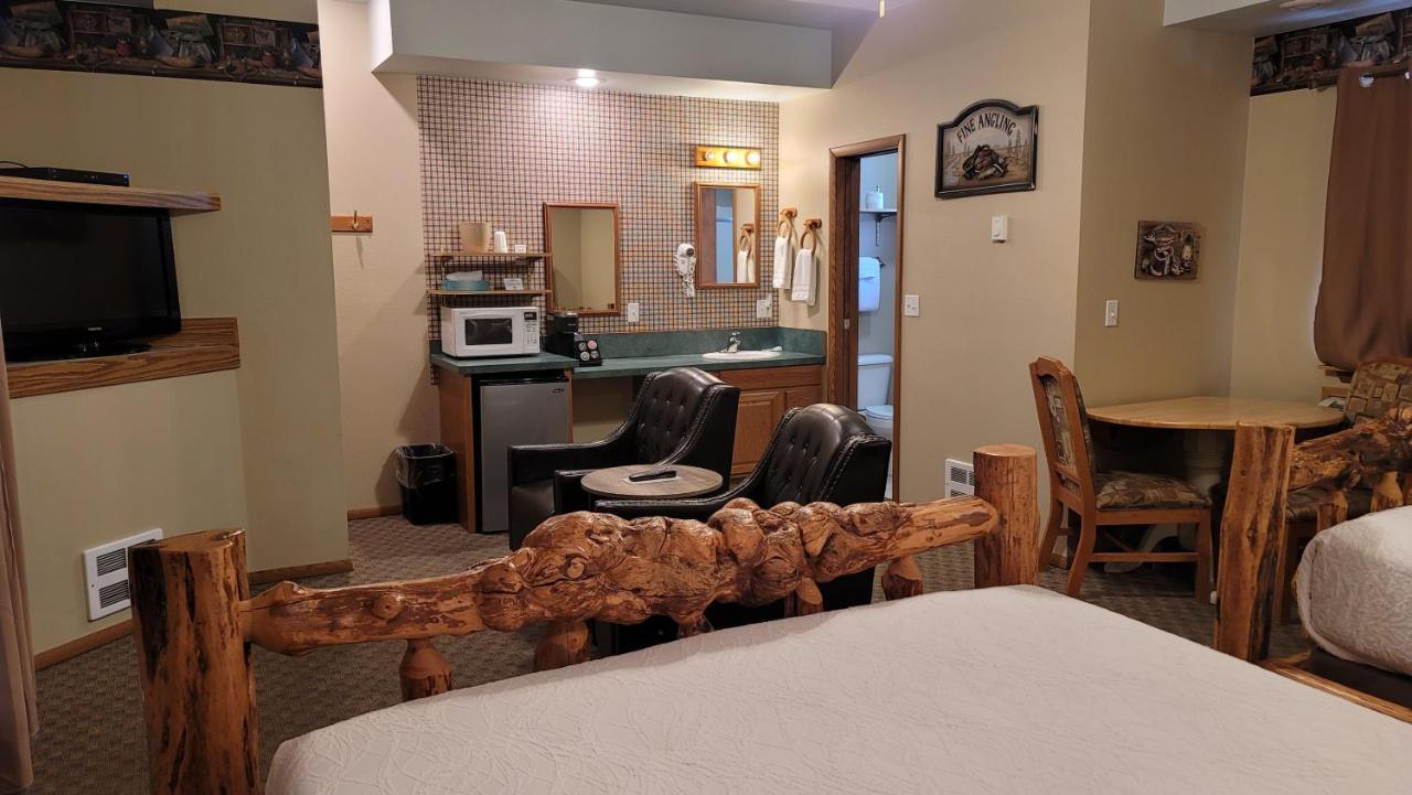 Riverfront Motel & Cabins Thompson Falls ภายนอก รูปภาพ