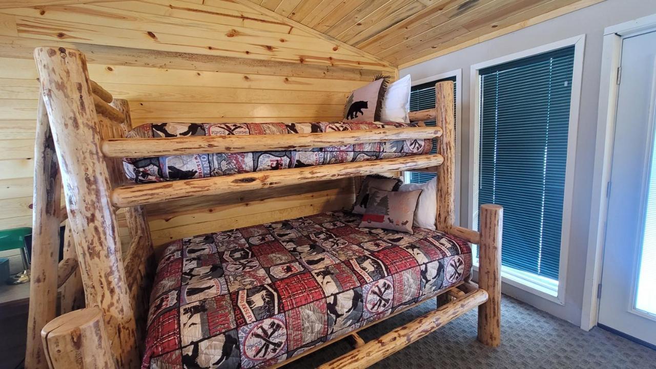 Riverfront Motel & Cabins Thompson Falls ภายนอก รูปภาพ