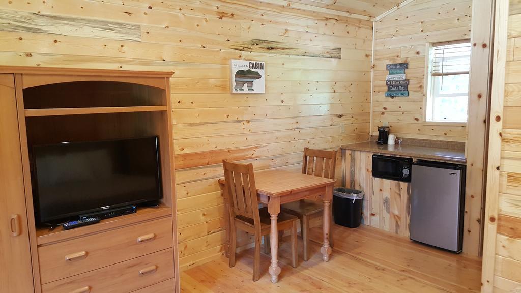 Riverfront Motel & Cabins Thompson Falls ภายนอก รูปภาพ