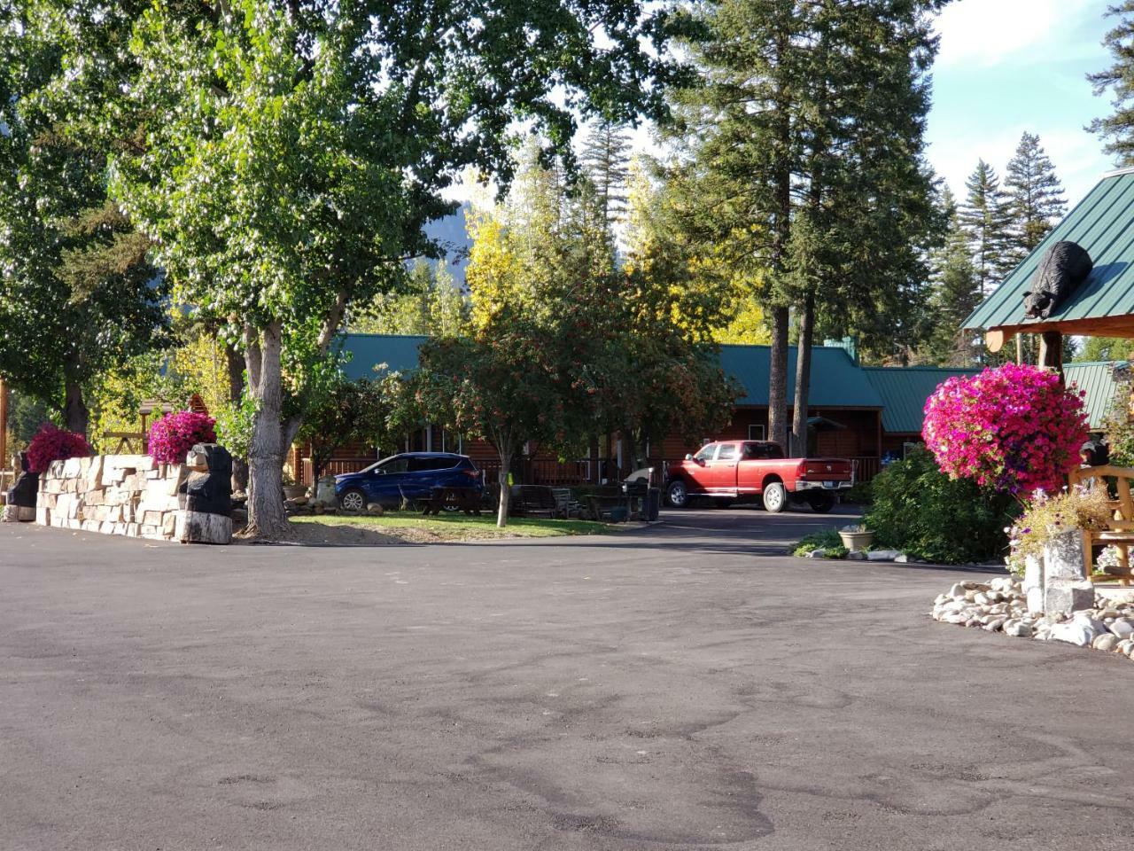 Riverfront Motel & Cabins Thompson Falls ภายนอก รูปภาพ